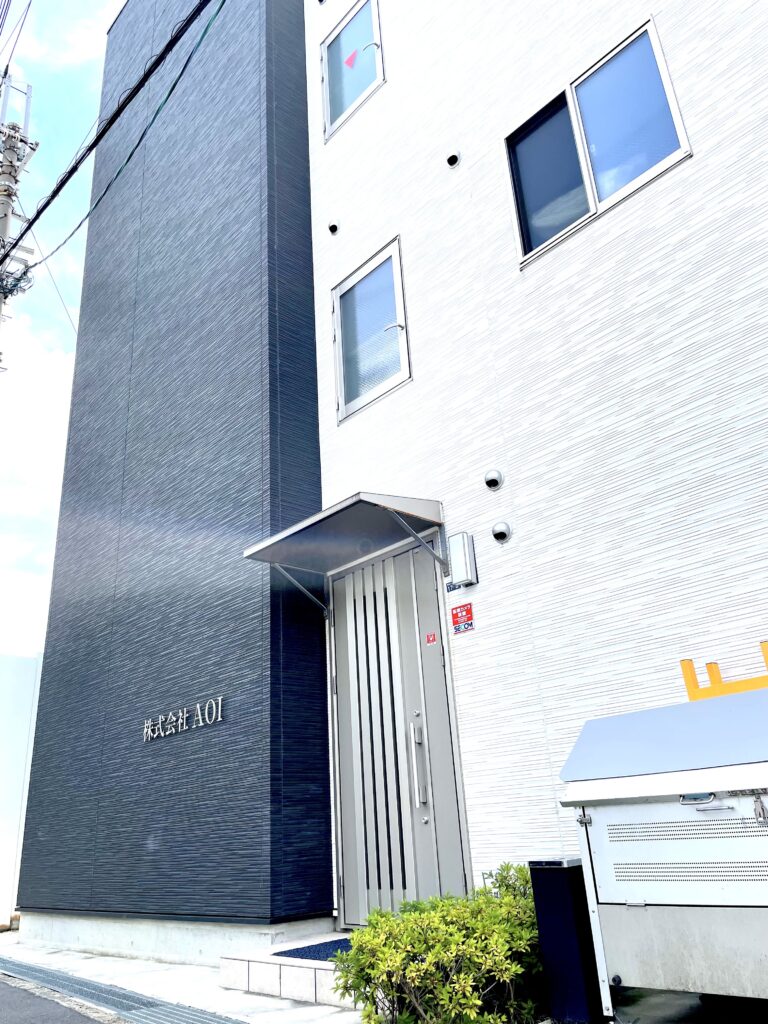 新築の4階建の寮です