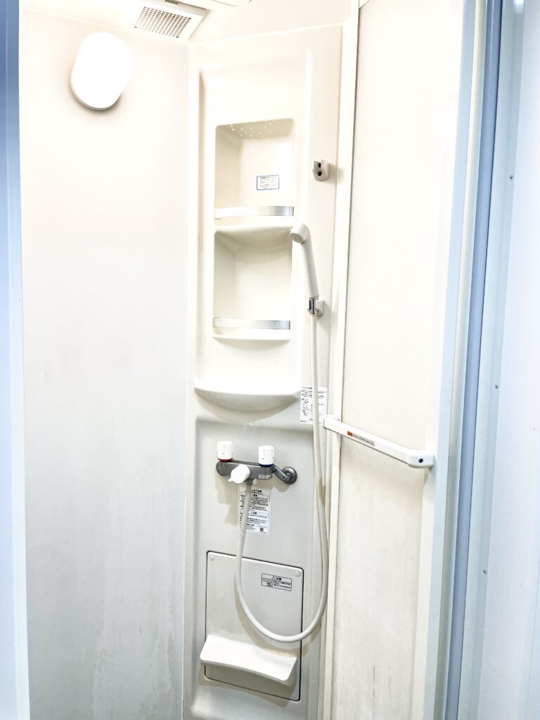 シャワー室も完備